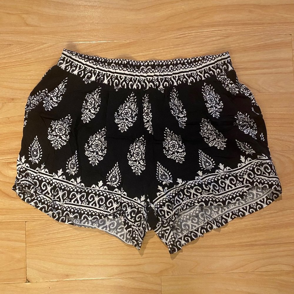 Amisu Women's Paisley Shorts Size 42